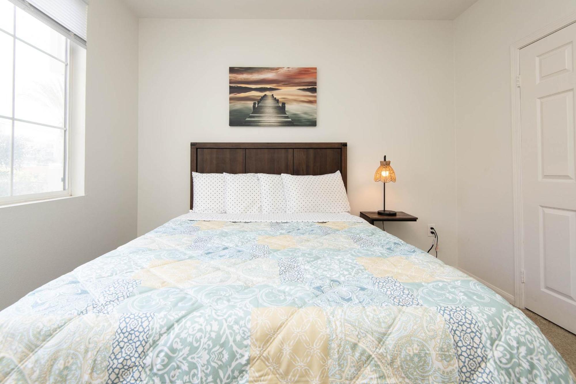 Two Bedroom Sleeps 6 With Free Parking Near Boating Apartment